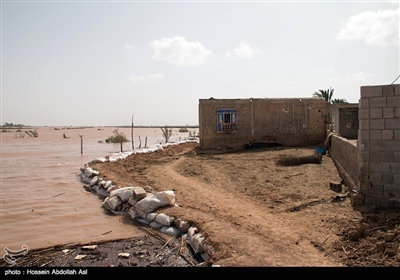 Karun River in Southwest Iran Floods, Causes Evacuation