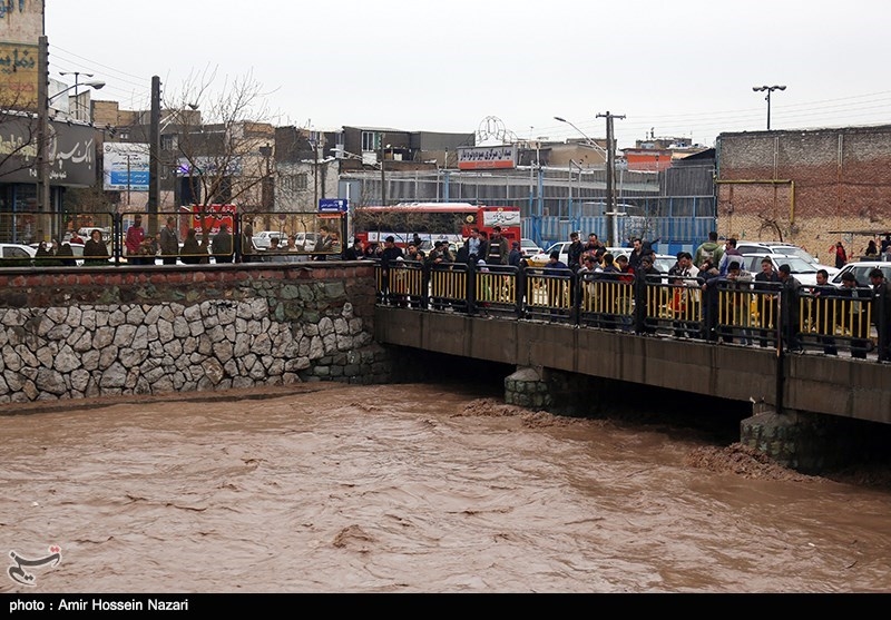 برخی ساختمان‌های زیرآب سوادکوه بر اثر سیلاب تخریب شد- اخبار استانها تسنیم |  Tasnim
