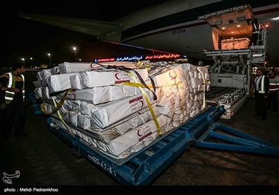 اولین محموله 50 تنی غذا و البسه از سوی ارتش برای مناطق سیل‌زده خوزستان