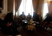 حضور وزیر ارشاد و جمعی از هنرمندان در خانه مرحوم جمشید مشایخی