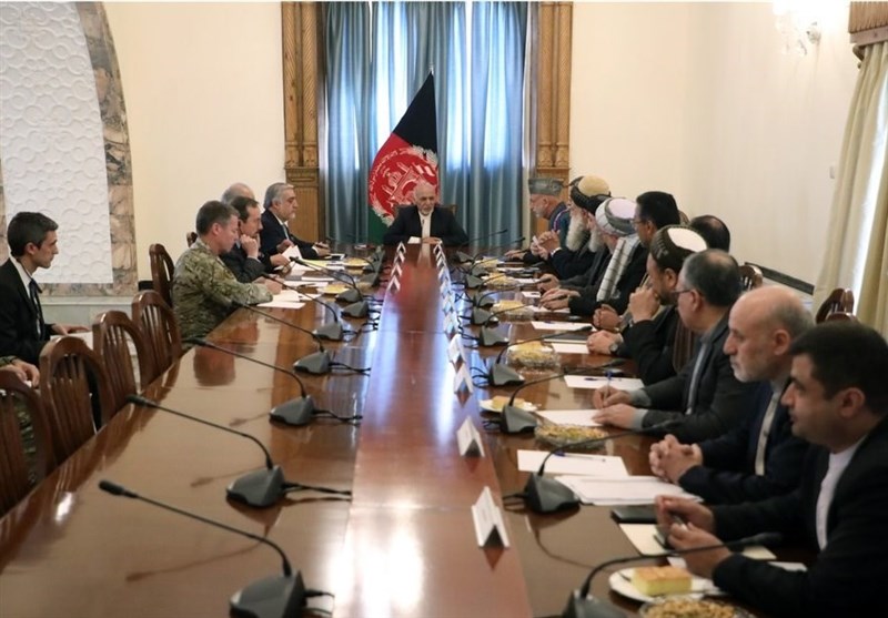تلاش «غنی» و «خلیلزاد» برای کسب حمایت سیاسیون افغان در مذاکره با طالبان