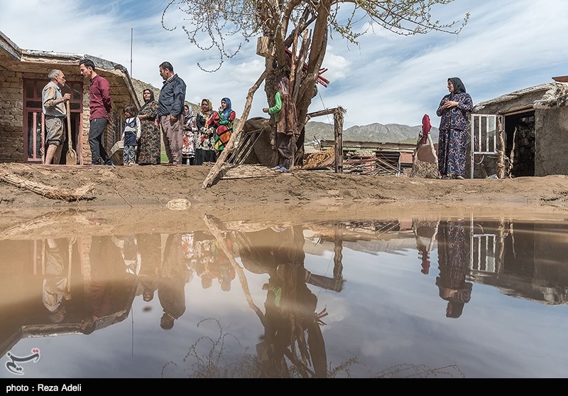 اشتری: توزیع کمکهای مردمی در مناطق سیل‌زده لرستان &quot;کم و ناکافی&quot; است
