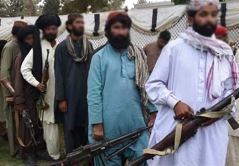 ده‌ها تروریست با تحویل اسلحه خود را تسلیم ارتش پاکستان کردند