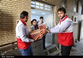 بیش از 3500 بسته غذایی بین سیل‌زدگان کرمانشاه توزیع شد
