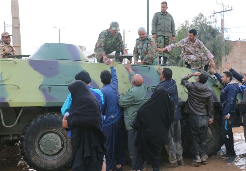 امدادرسانی کلاه سبزهای ارتش به سیل‌زدگان لرستان ادامه دارد؛ برپایی 5 کمپ در پلدختر