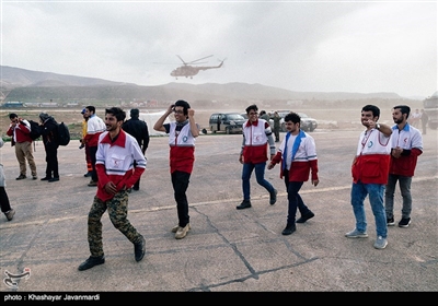گروه های امدادی هلال احمر در فرودگاه خرم آباد