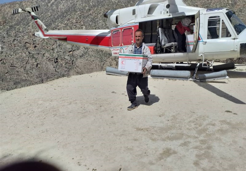 امدادرسانی هوایی به روستاهای منطقه محروم سیلاب و کلوار بویراحمد + تصاویر