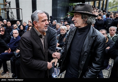 نادر مشایخی و احمد مسجدجامعی عضو شورای شهر تهران در مراسم تشییع پیکر زنده‌یاد جمشید مشایخی