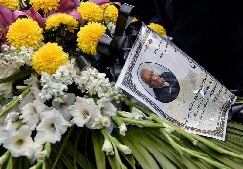 ``پیکر قدیمی‌ترین روزنامه فروش ایران در کرج به خاک سپرده شد