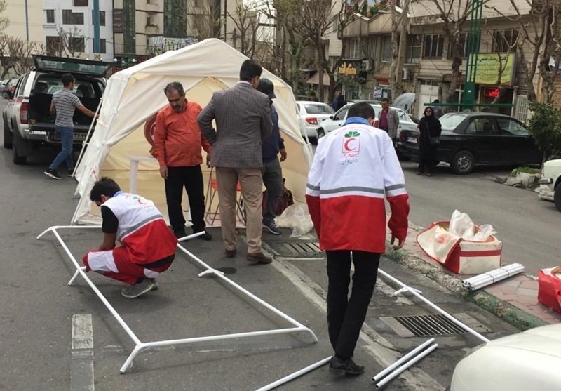 راه‌اندازی ایستگاه هلال احمر مقابل سازمان لیگ فوتبال برای دریافت کمک‌های مردمی+ عکس