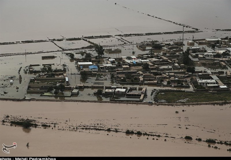 تصاویر هوایی از مناطق سیل‌زده در دشت آزادگان؛ امدادرسانی صرفا با قایق‌های سپاه و ارتش + فیلم