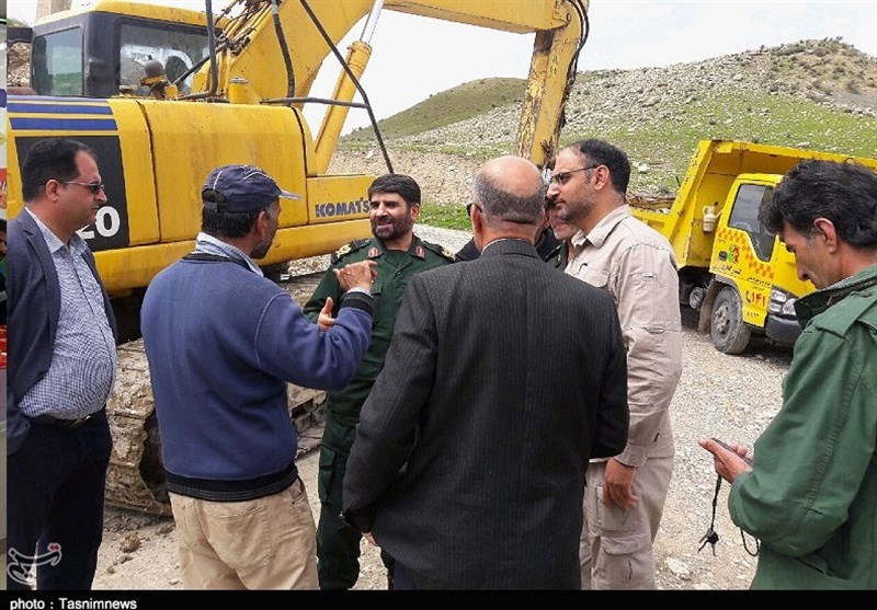 سپاه کردستان راه‌های ارتباطی کوهدشت شمالی را بازسازی می‌کند+تصاویر