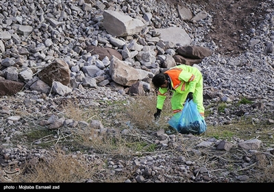 پاکسازی نمادین حاشیه میان گذر دریاچه ارومیه