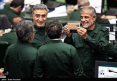 حضور نمایندگان مجلس با لباس سپاه در صحن علنی