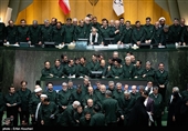 حضور نمایندگان مجلس با لباس سپاه در صحن علنی