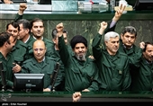 حضور نمایندگان مجلس با لباس سپاه در صحن علنی