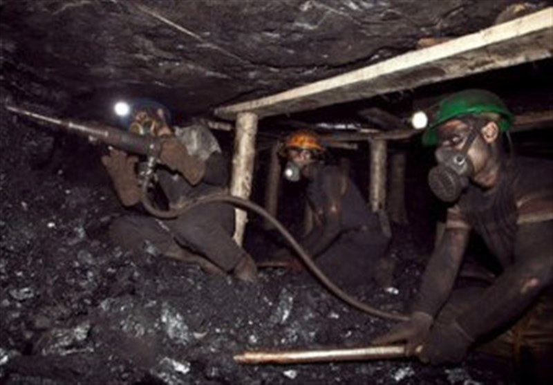 آخرین جزئیات ریزش معدن زغالسنگ کوهبنان/ انتقال پیکر معدن‌کار جان‌باخته به بیرون