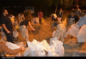 کمک مردم بندرماهشهر با دستانی خالی به مناطق سیل‌زده خوزستان + تصاویر