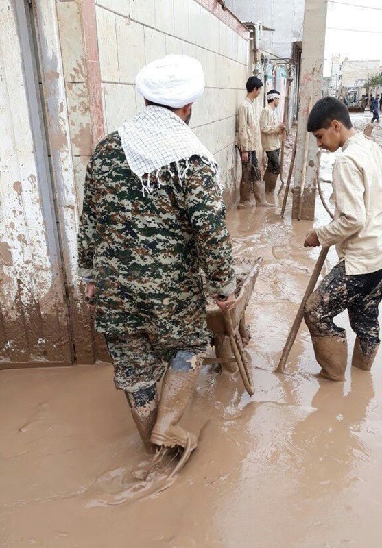 حضور طلاب در مناطق سیل زده