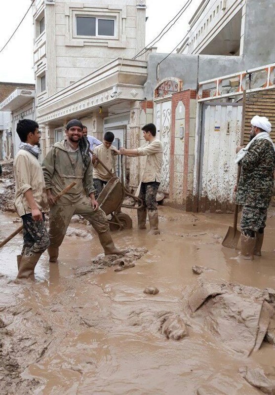 حضور طلاب در مناطق سیل زده