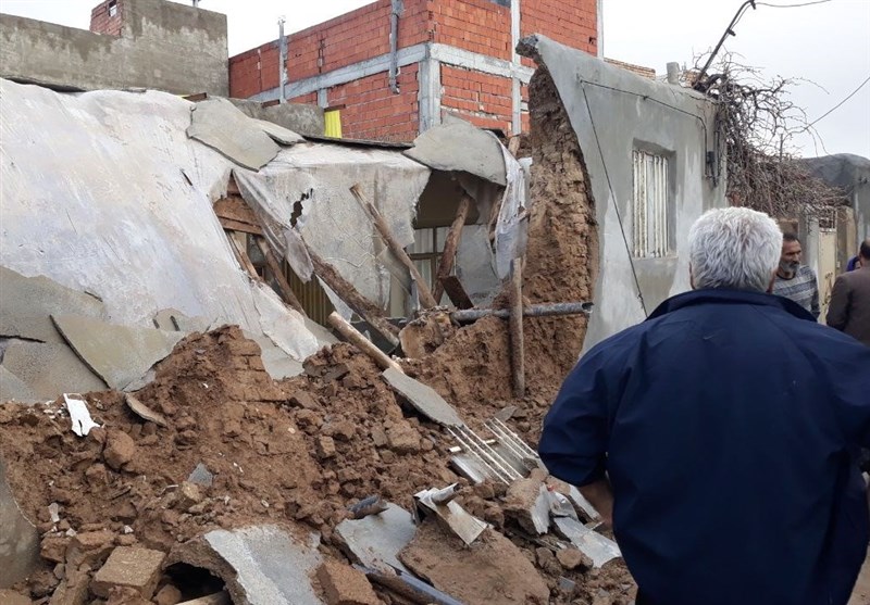 بارش رگباری باران در بجنورد| یک واحد مسکونی در منطقه جوادیه بجنورد تخریب شد + فیلم