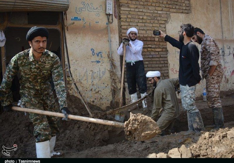 لایروبی و پاکسازی روستاهای آق‌قلا توسط بسیج سازندگی اصفهان رو به اتمام است
