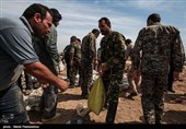 اهواز|نیروهای بسیجی و سپاه برای تخلیه آب جمع شده در شهرستان‌ها دست به‌کار شدند