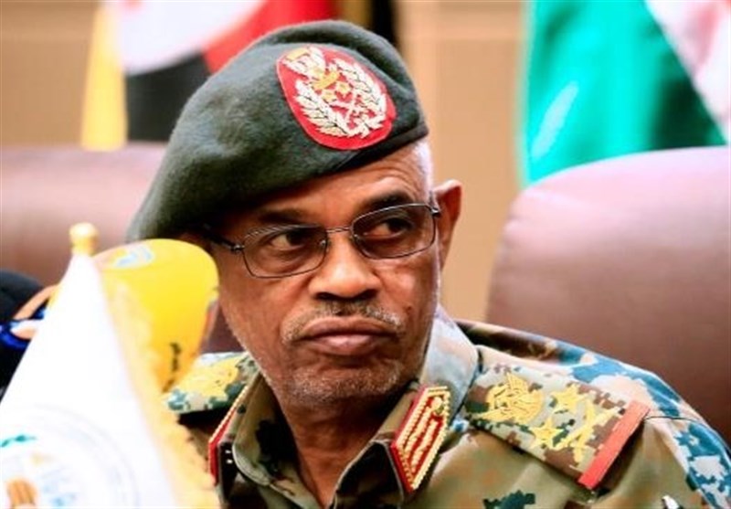 وزیر الدفاع السودانی: أعلن اقتلاع النظام والتحفظ على رأسه فی مکان آمن
