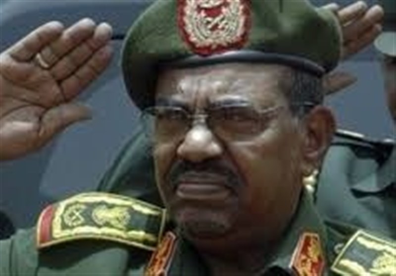 بعد 30 عاماً..الجیش یعزل البشیر..ماذا ینتظر السودان؟