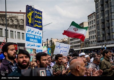 راهپیمایی نمازگزاران تهرانی در حمایت از سپاه پاسداران