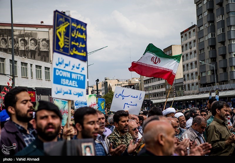 حضور پرشور نمازگزاران تهرانی در راهپیمایی حمایت از سپاه پاسداران + عکس