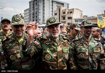 راهپیمایی نمازگزاران تهرانی در حمایت از سپاه پاسداران