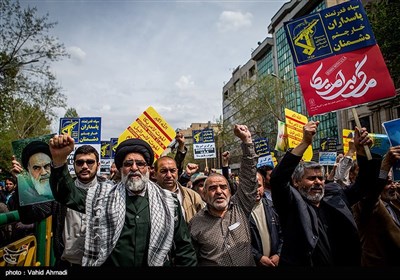 راهپیمایی نمازگزاران تهرانی در حمایت از سپاه پاسداران