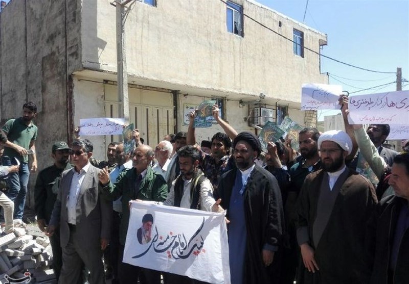راهپیمایی مردم سیل‌زده پلدختر در حمایت از سپاه پاسداران+ عکس