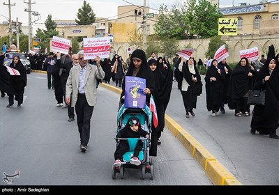 راهپیمایی نمازگزاران نماز جمعه در حمایت از سپاه در شیراز