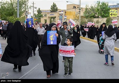 راهپیمایی نمازگزاران نماز جمعه در حمایت از سپاه در شیراز