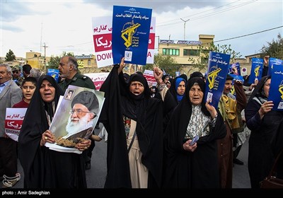 راهپیمایی نمازگزاران نماز جمعه در حمایت از سپاه در شیراز