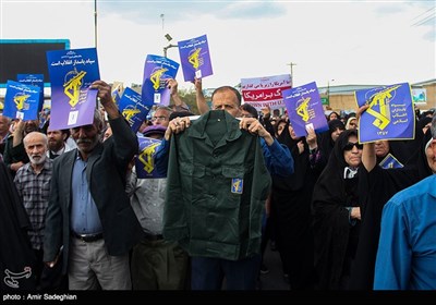 راهپیمایی نمازگزاران نماز جمعه در حمایت از سپاه در شیراز