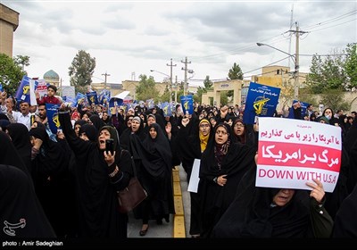 راهپیمایی نمازگزاران نماز جمعه در حمایت از سپاه در شیراز