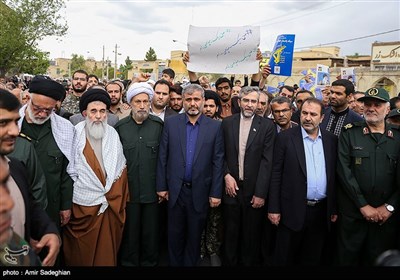 راهپیمایی نمازگزاران نماز جمعه در حمایت از سپاه در شیراز