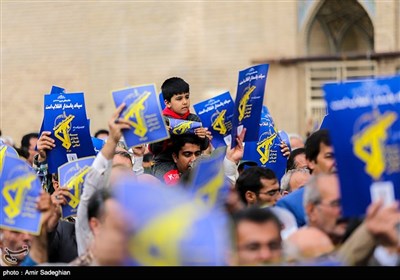 راهپیمایی نمازگزاران نماز جمعه در حمایت از سپاه در شیراز