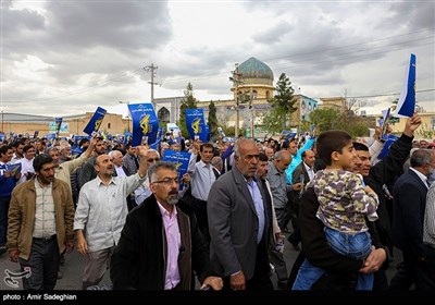 راهپیمایی نمازگزاران نماز جمعه در حمایت از سپاه در شیراز