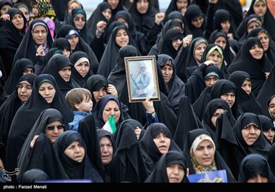 راهپیمایی نمازگزاران نماز جمعه در حمایت از سپاه در کرمانشاه