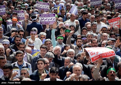 راهپیمایی نمازگزاران نماز جمعه در حمایت از سپاه در کرمانشاه