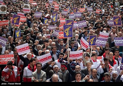 راهپیمایی نمازگزاران نماز جمعه در حمایت از سپاه در کرمانشاه