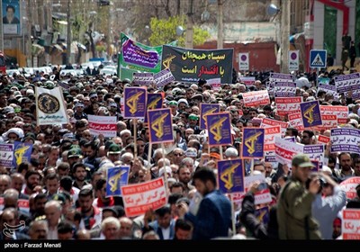 راهپیمایی نمازگزاران نماز جمعه در حمایت از سپاه در کرمانشاه