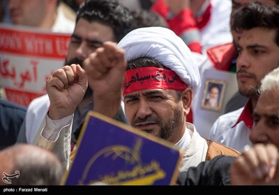 راهپیمایی نمازگزاران نماز جمعه در حمایت از سپاه در کرمانشاه