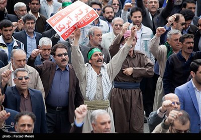 راهپیمایی نمازگزاران نماز جمعه در حمایت از سپاه در کرمانشاه