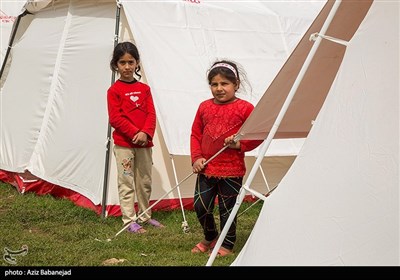 زندگی اهالی روستای سیل زده شاهیوند در چادر های هلال احمر- پلدختر