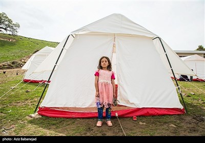 زندگی اهالی روستای سیل زده شاهیوند در چادر های هلال احمر- پلدختر